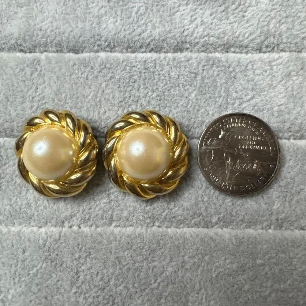 Unbranded Women's Gold and Cream Jewellery